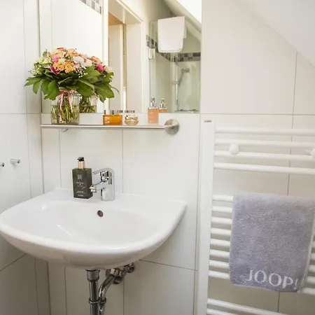 Hellinghus - Mit Sauna, Whirlpool Und Kaminofen Fuer Bis Zu 6 Personen - Haustiere Herzlich Willkommen, Direkt Am Hafen Von Apartment