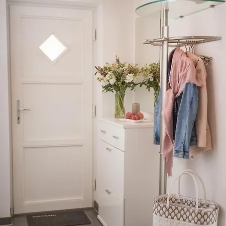 Hellinghus - Mit Sauna, Whirlpool Und Kaminofen Fuer Bis Zu 6 Personen - Haustiere Herzlich Willkommen, Direkt Am Hafen Von Apartment Greetsiel