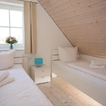 Appartamento Hellinghus - Mit Sauna, Whirlpool Und Kaminofen Fuer Bis Zu 6 Personen - Haustiere Herzlich Willkommen, Direkt Am Hafen Von Greetsiel