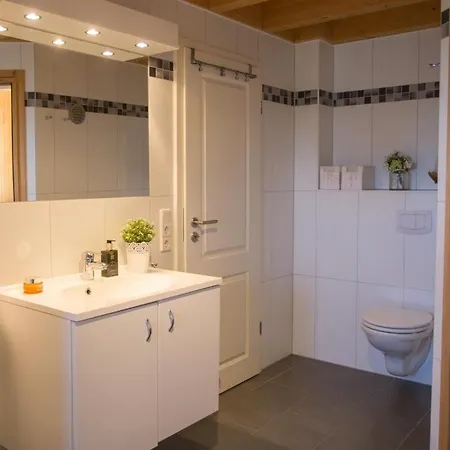 Hellinghus - Mit Sauna, Whirlpool Und Kaminofen Fuer Bis Zu 6 Personen - Haustiere Herzlich Willkommen, Direkt Am Hafen Von